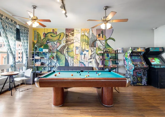 Hi San Diego Downtown Hostel